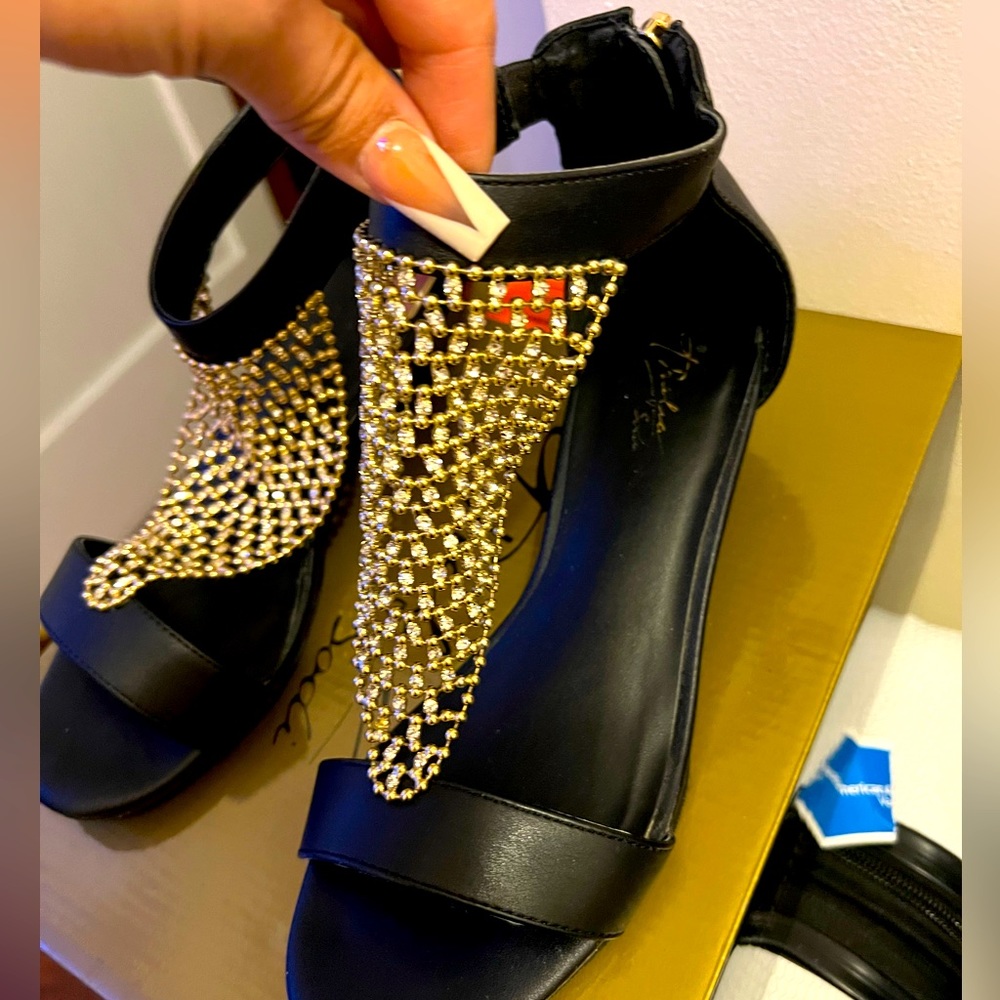 Beautiful elegant Thalia sandal! Worn one time